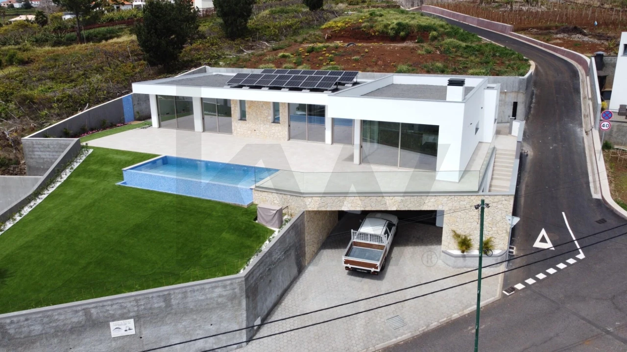 Moradia T3 para Venda em Estreito da Calheta Foto 6