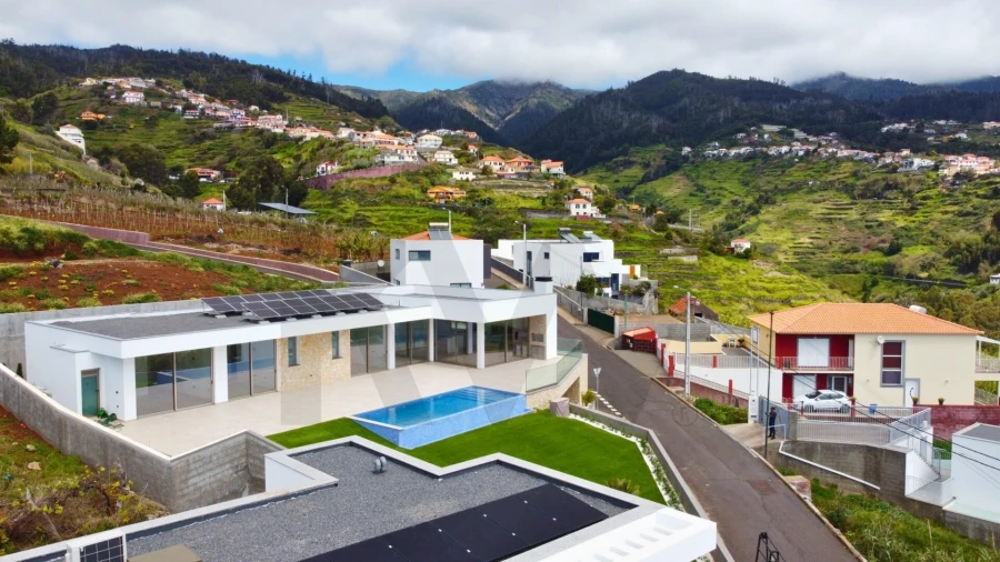 Moradia T3 para Venda em Estreito da Calheta Foto 13