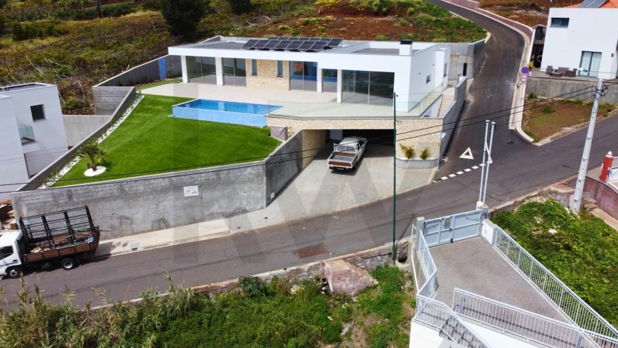 Moradia T3 para Venda em Estreito da Calheta Foto 2