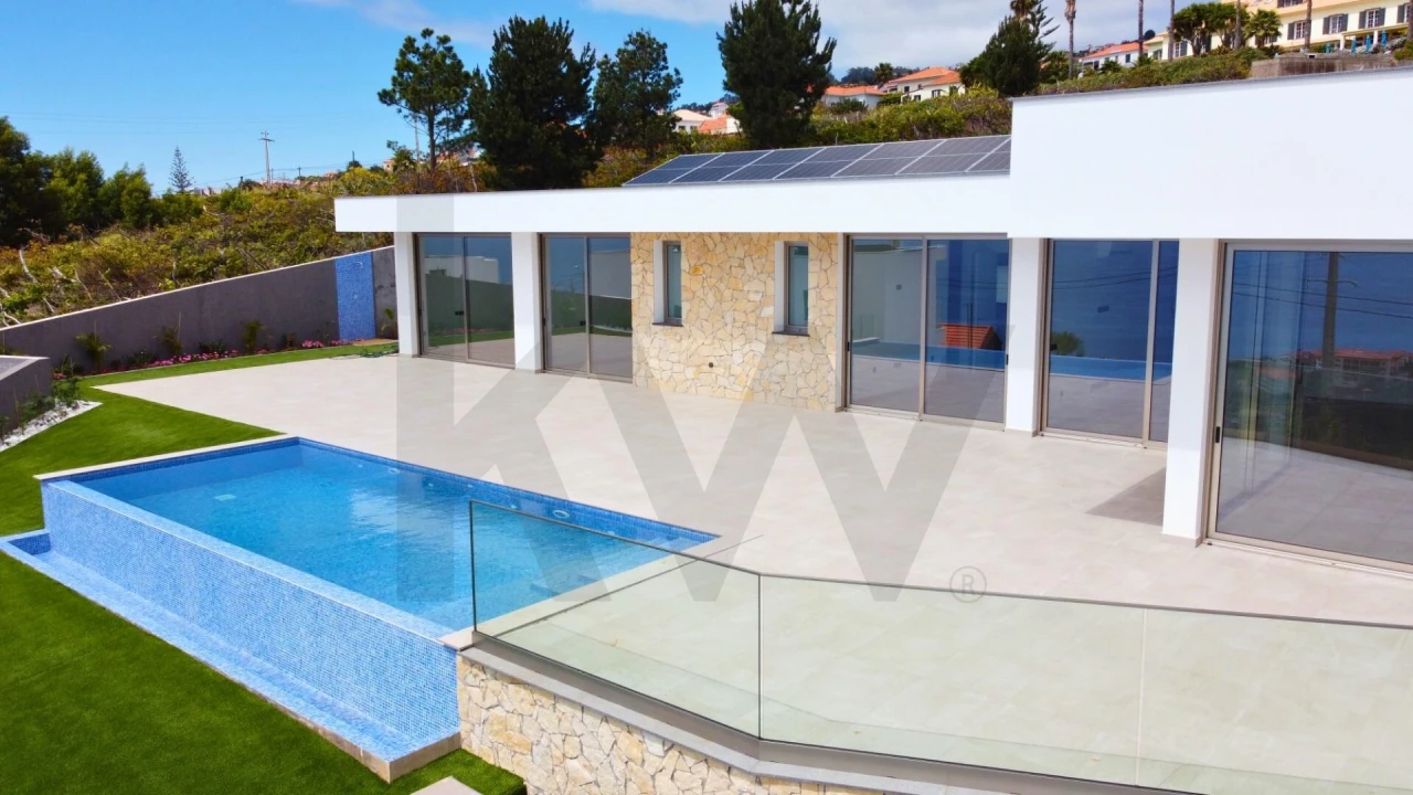 Moradia T3 para Venda em Estreito da Calheta Foto 3