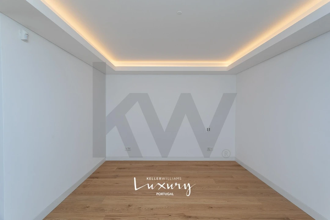 Apartamento T4 para Venda em Alvalade Foto 28