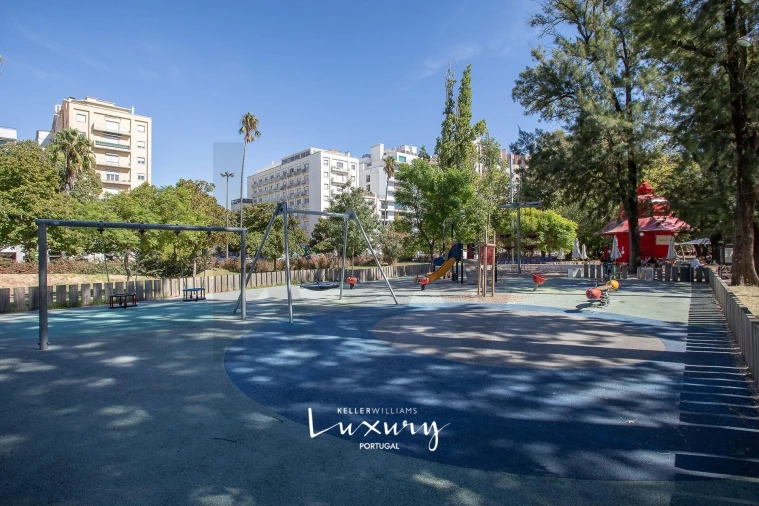 Apartamento T4 para Venda em Alvalade Foto 41