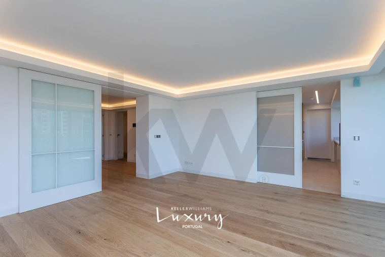 Apartamento T4 para Venda em Alvalade Foto 16