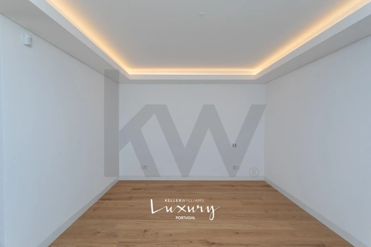 Apartamento T4 para Venda em Alvalade Foto 28