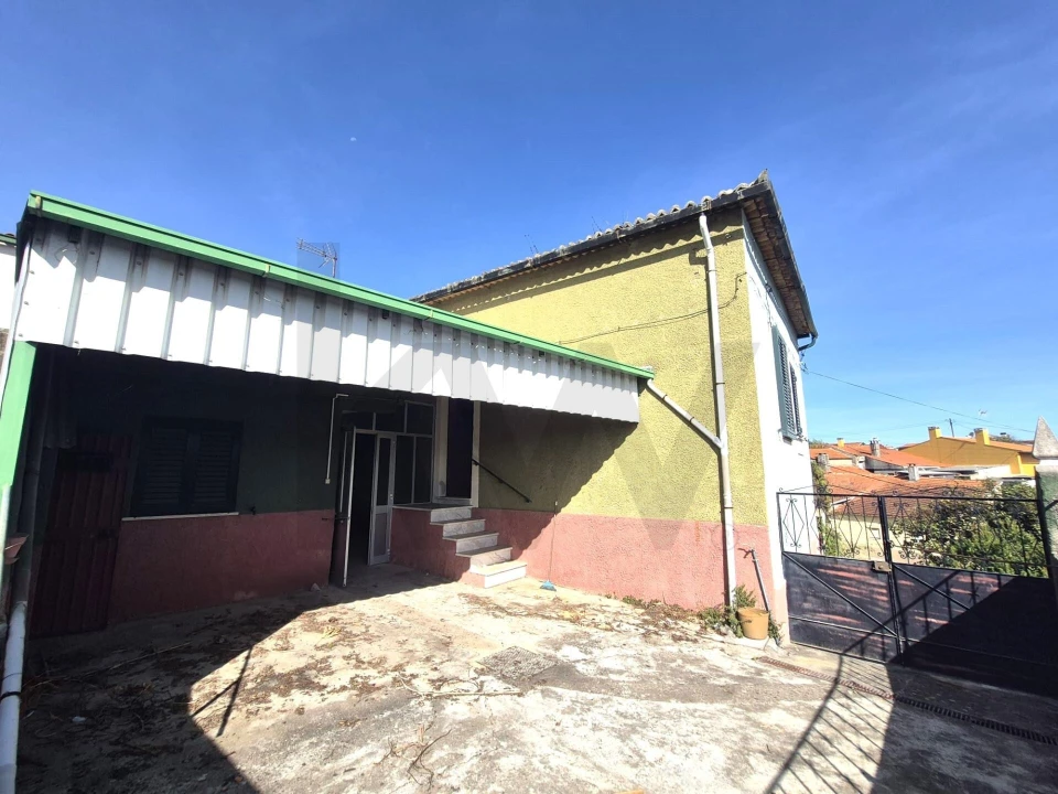 Moradia T3 para Venda em Trouxemil e Torre de Vilela Foto 5