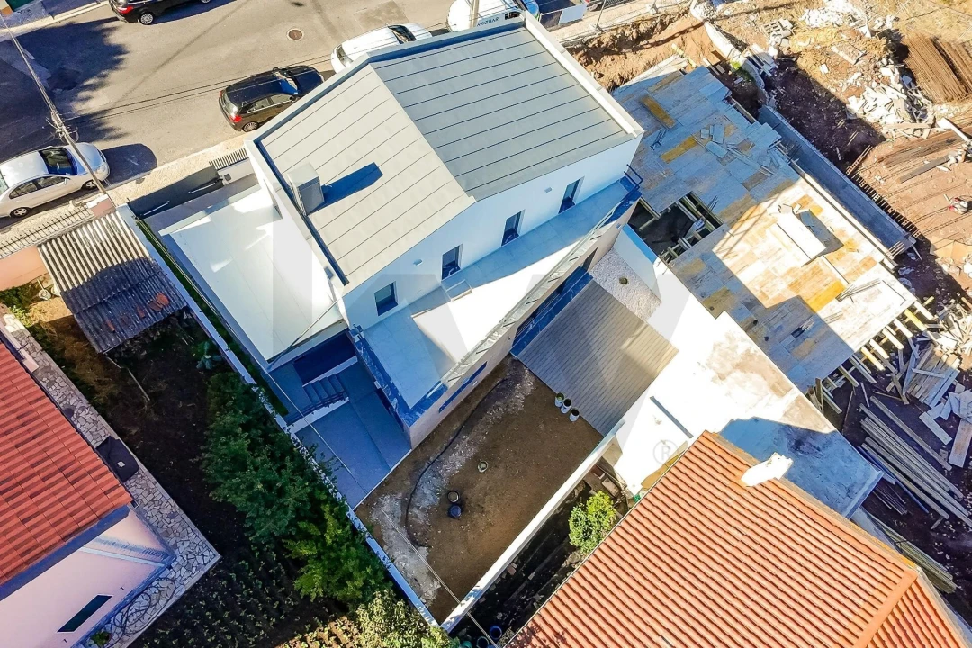 Moradia T3 para Venda em Pontinha e Famões Foto 58