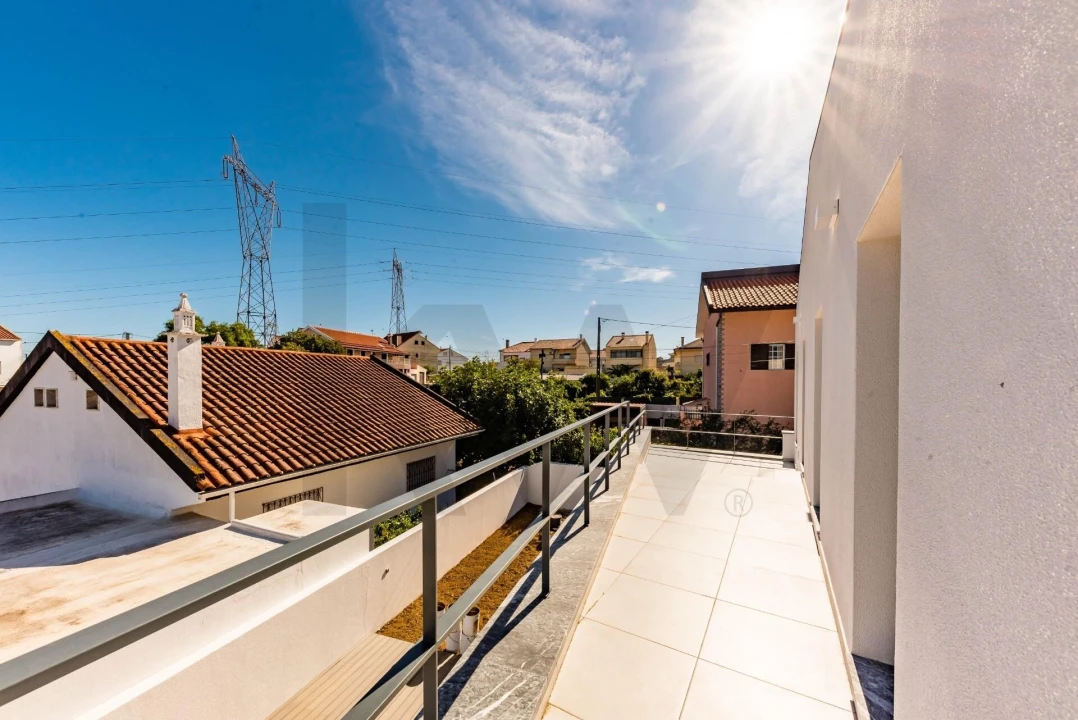 Moradia T3 para Venda em Pontinha e Famões Foto 30