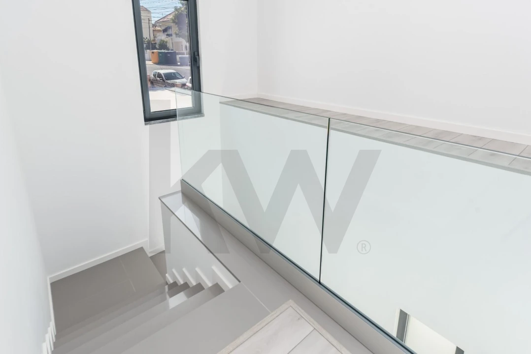 Moradia T3 para Venda em Pontinha e Famões Foto 16