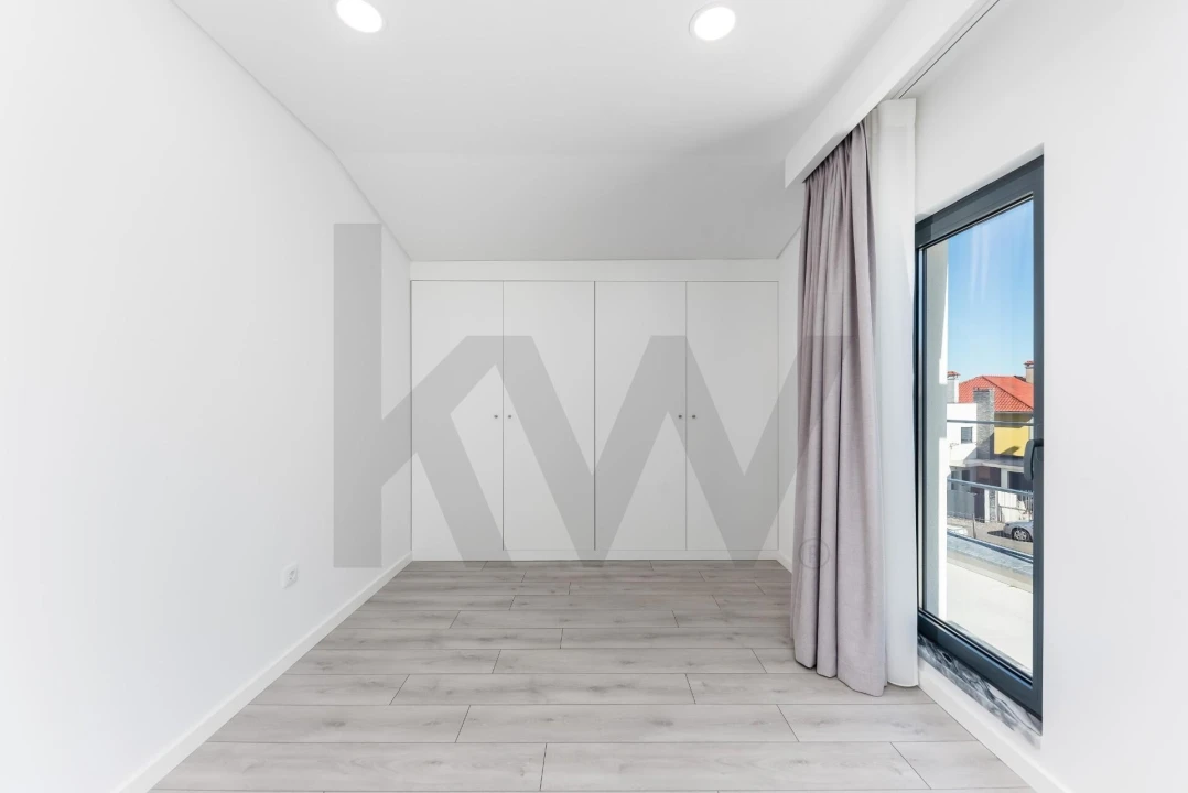 Moradia T3 para Venda em Pontinha e Famões Foto 35