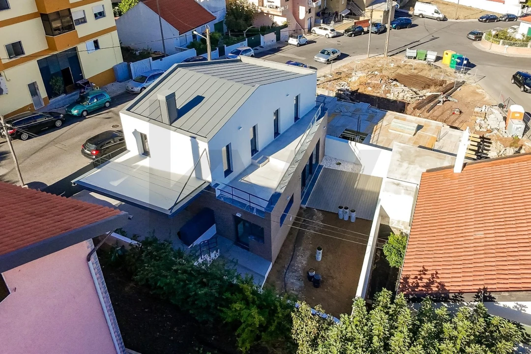 Moradia T3 para Venda em Pontinha e Famões Foto 39