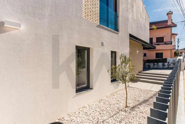 Moradia T3 para Venda em Pontinha e Famões Foto 57