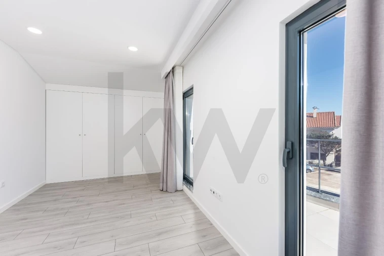 Moradia T3 para Venda em Pontinha e Famões Foto 34