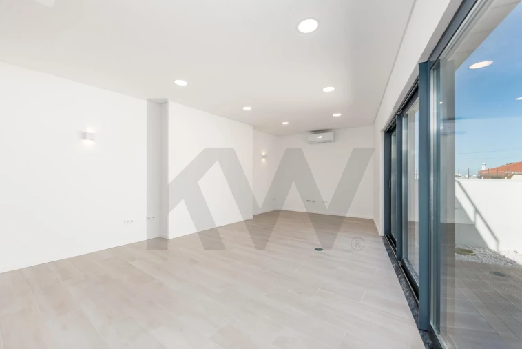 Moradia T3 para Venda em Pontinha e Famões Foto 6