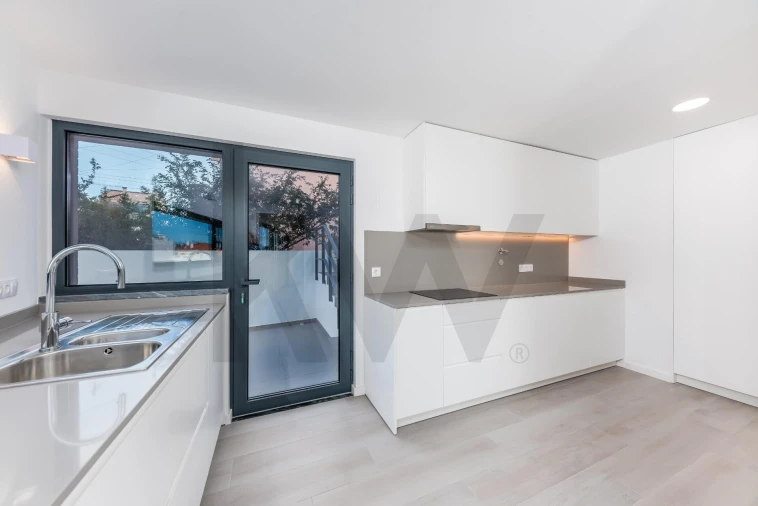 Moradia T3 para Venda em Pontinha e Famões Foto 8