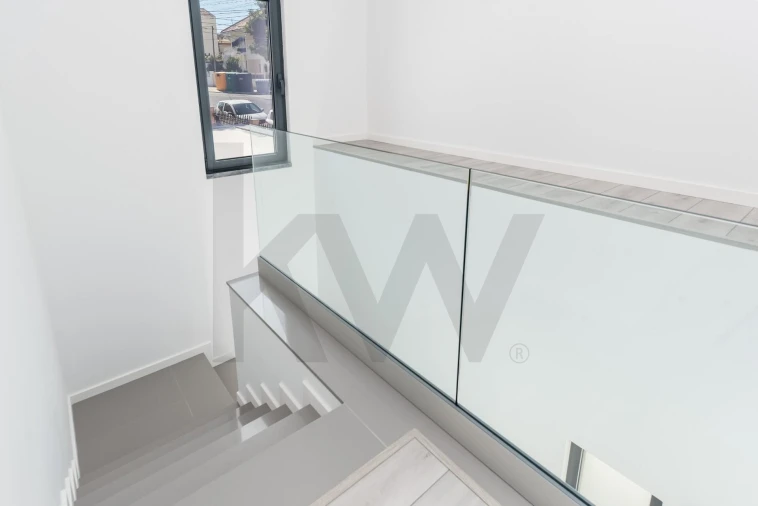 Moradia T3 para Venda em Pontinha e Famões Foto 16