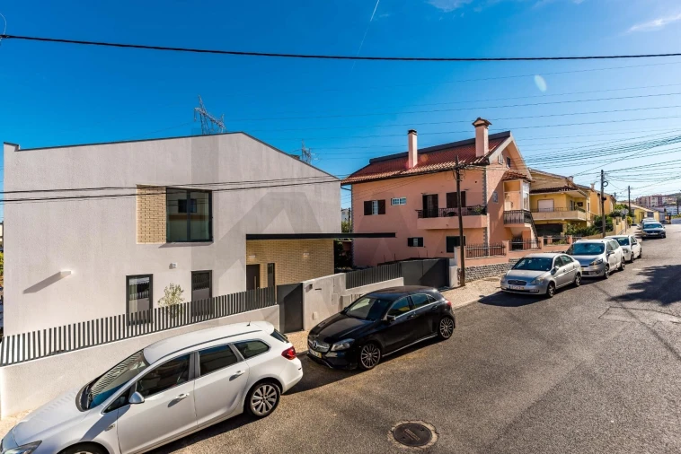 Moradia T3 para Venda em Pontinha e Famões Foto 56