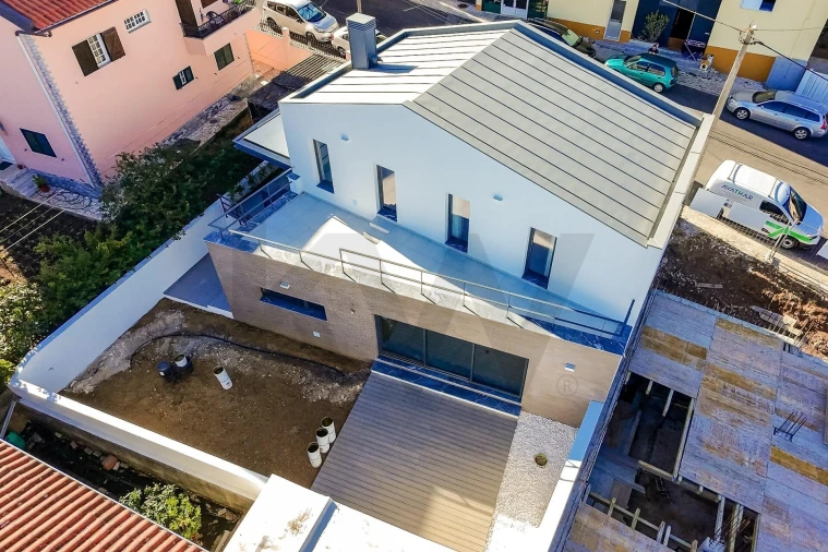 Moradia T3 para Venda em Pontinha e Famões Foto 42