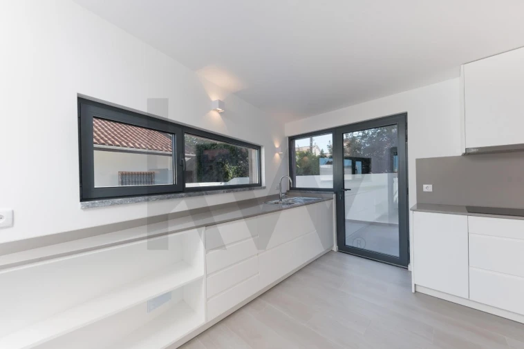 Moradia T3 para Venda em Pontinha e Famões Foto 7