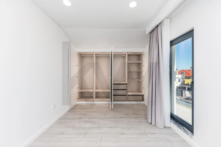 Moradia T3 para Venda em Pontinha e Famões Foto 29