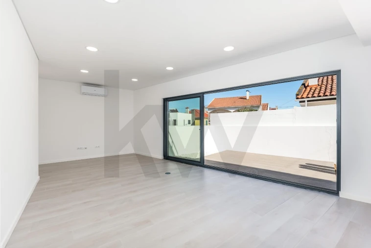 Moradia T3 para Venda em Pontinha e Famões Foto 5