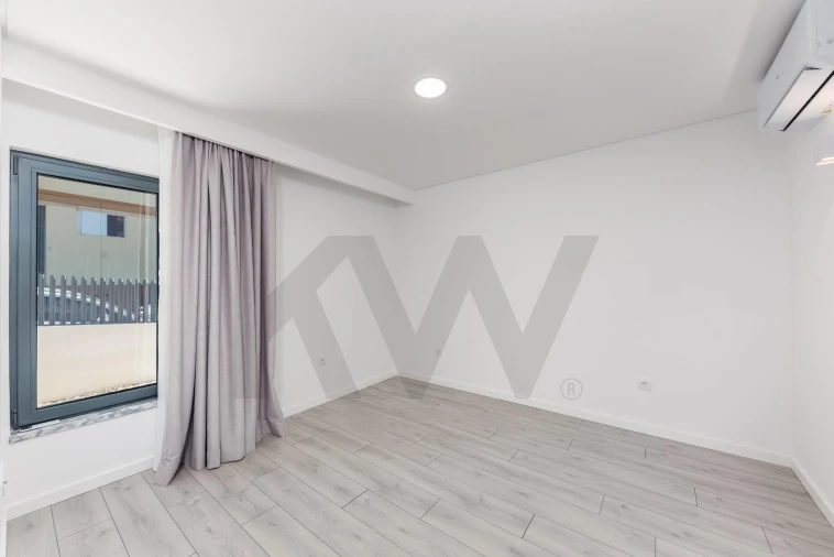 Moradia T3 para Venda em Pontinha e Famões Foto 27