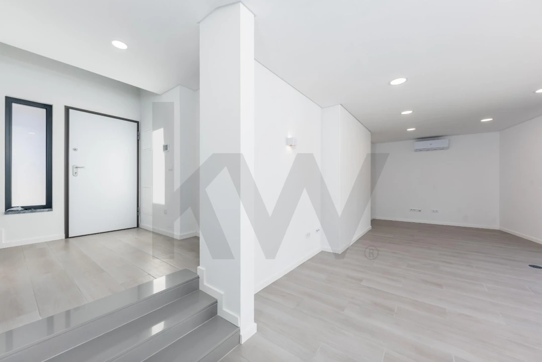 Moradia T3 para Venda em Pontinha e Famões Foto 2