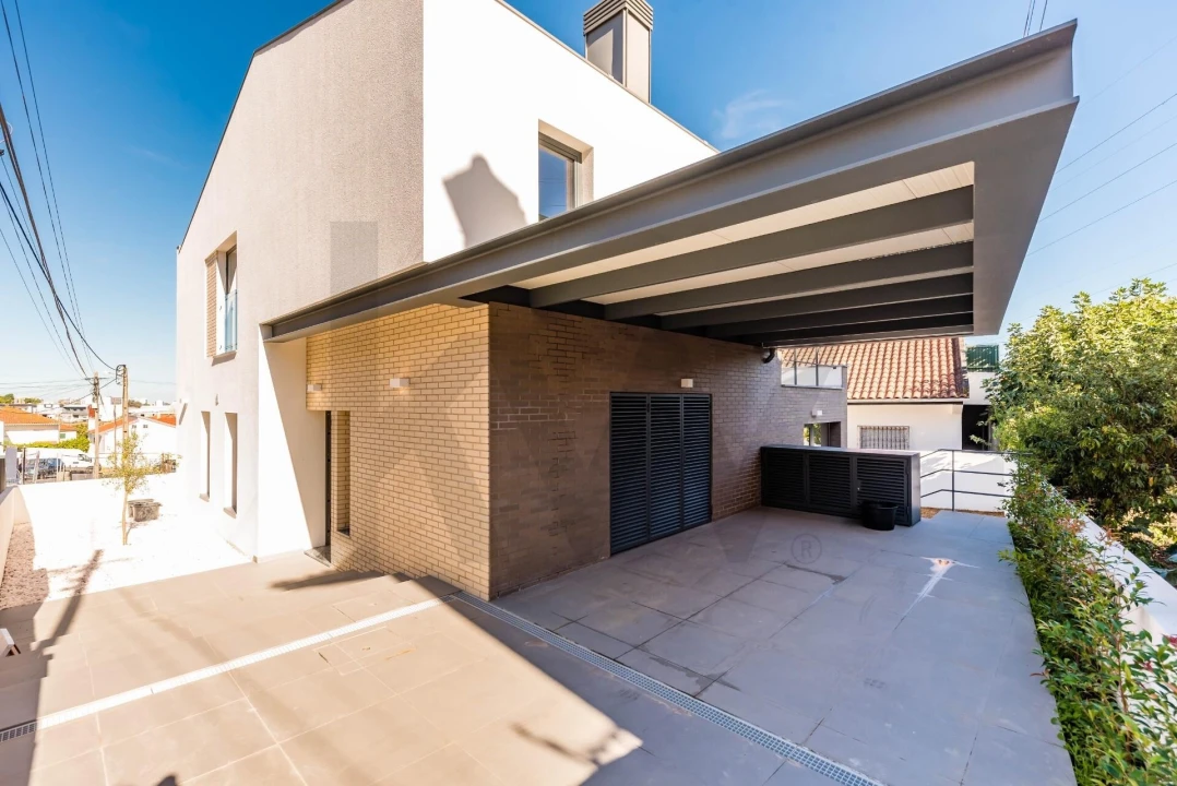 Moradia T3 para Venda em Pontinha e Famões Foto 51