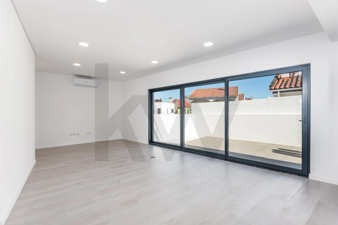 Moradia T3 para Venda em Pontinha e Famões Foto 4