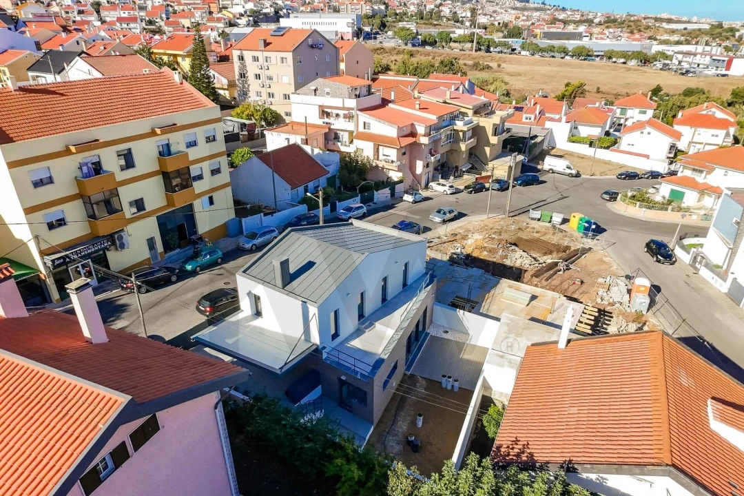 Moradia T3 para Venda em Pontinha e Famões Foto 38