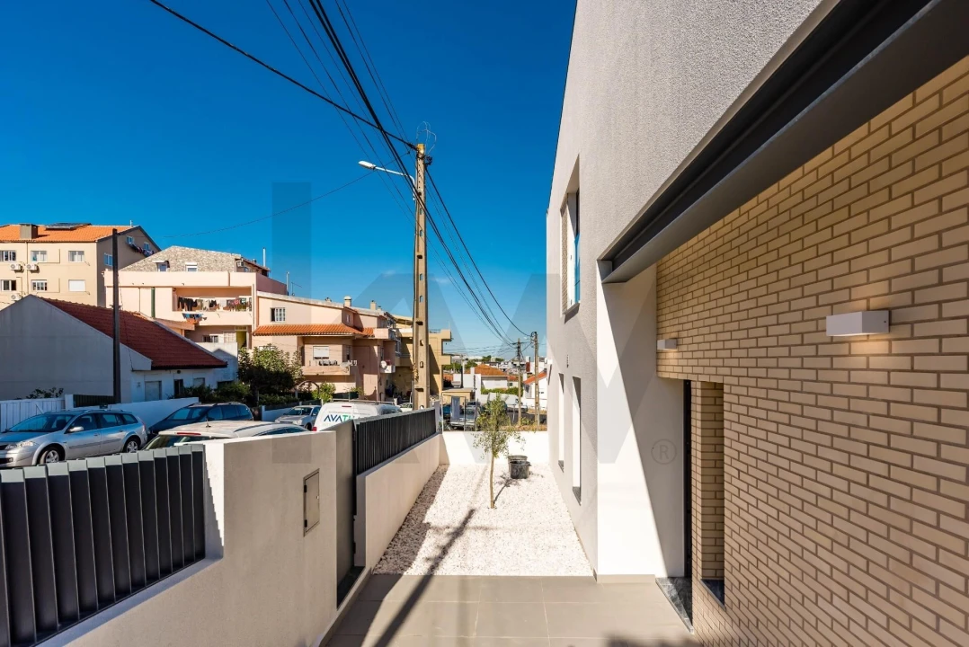 Moradia T3 para Venda em Pontinha e Famões Foto 52