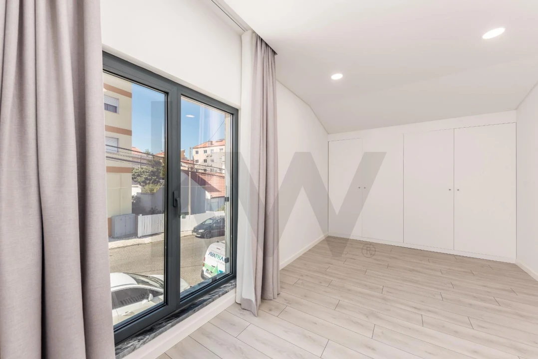 Moradia T3 para Venda em Pontinha e Famões Foto 32