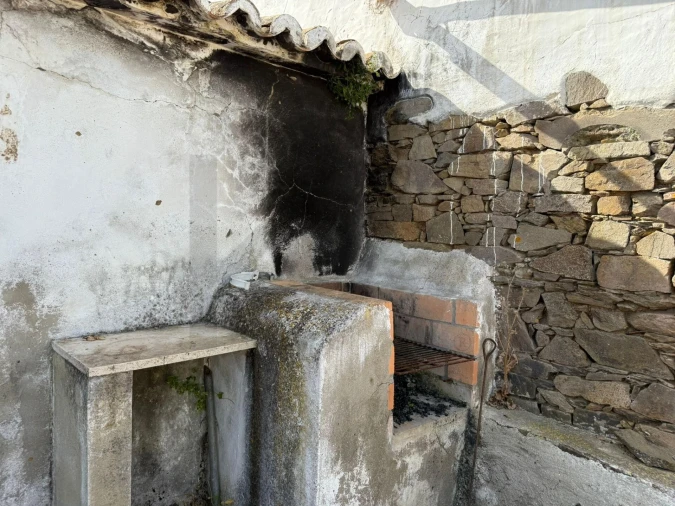 Moradia T1 para Venda em Martim Longo Foto 18