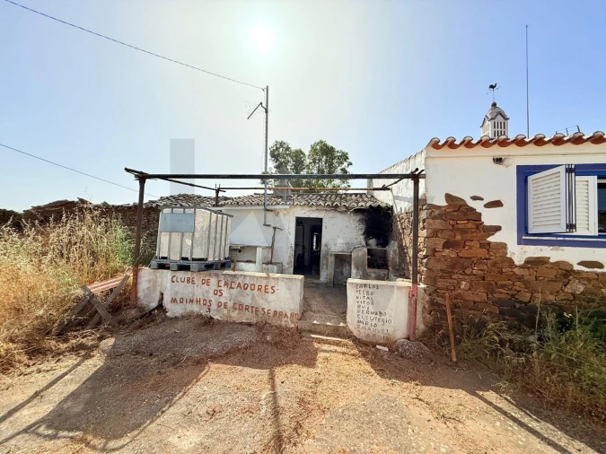 Moradia T1 para Venda em Martim Longo Foto 1