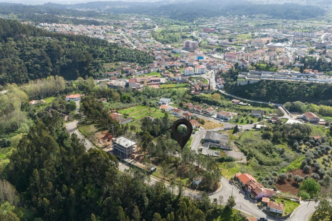Terreno para Venda em Miranda do Corvo Foto 1