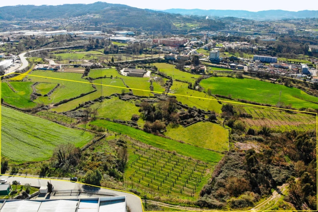 Terreno para Venda em Gondar Foto 1