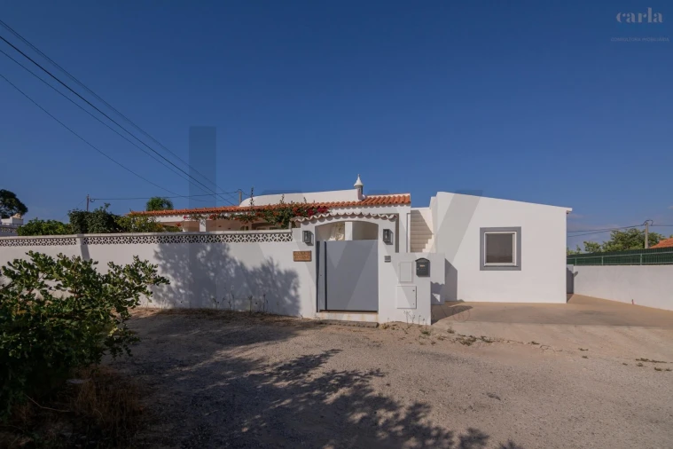 Moradia T4 para Venda em Guia Foto 11