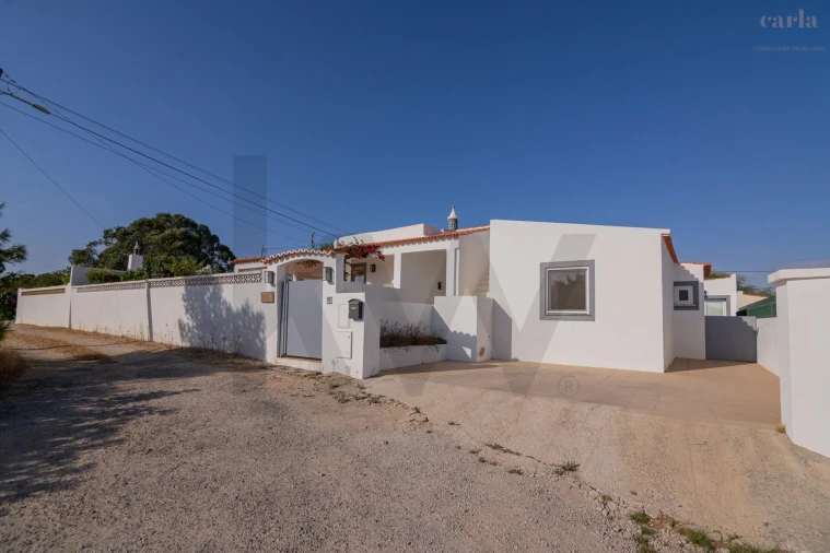 Moradia T4 para Venda em Guia Foto 10