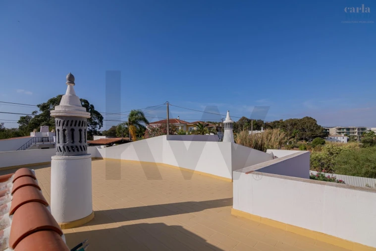 Moradia T4 para Venda em Guia Foto 94