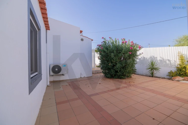 Moradia T4 para Venda em Guia Foto 18