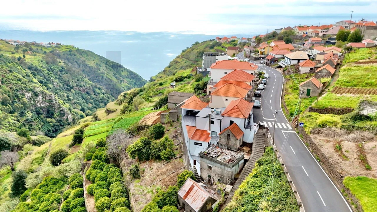 Moradia T3 para Venda em Arco da Calheta Foto 2