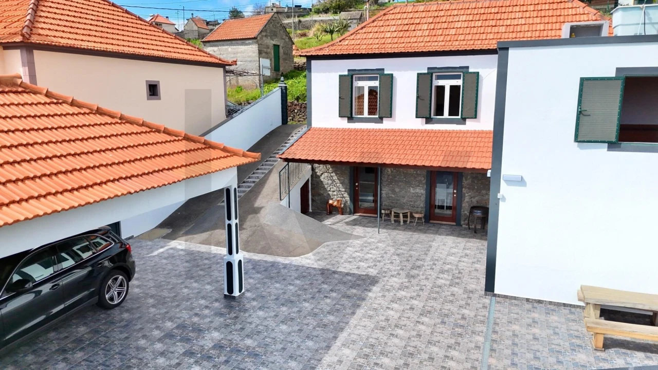 Moradia T3 para Venda em Arco da Calheta Foto 3
