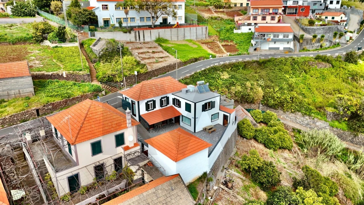 Moradia T3 para Venda em Arco da Calheta Foto 9