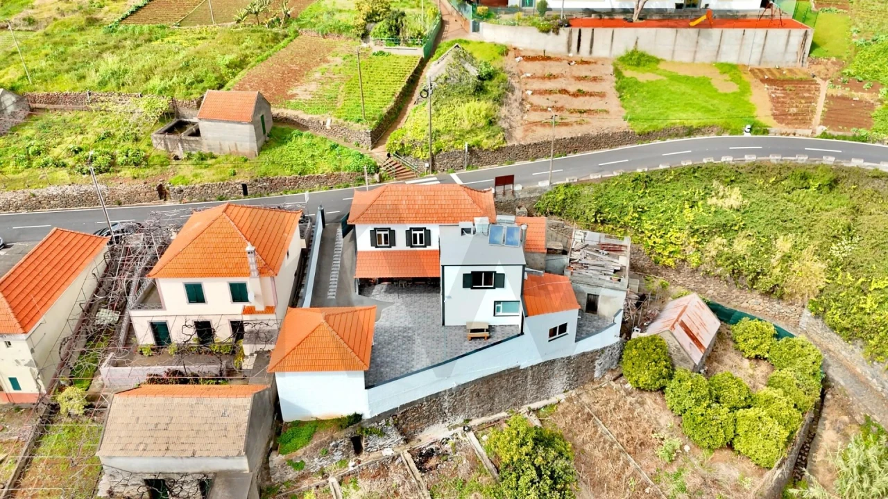 Moradia T3 para Venda em Arco da Calheta Foto 33
