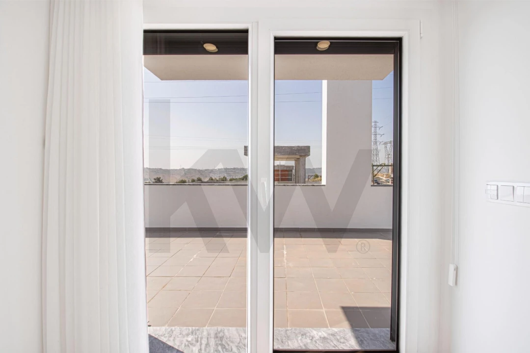 Moradia T4 para Venda em Vialonga Foto 2