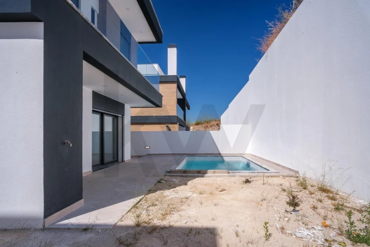 Moradia T4 para Venda em Vialonga Foto 66