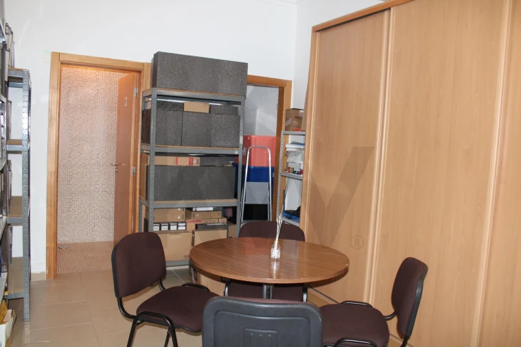 Prédio para Venda em Nossa Senhora da Vila, Nossa Senhora do Bispo e Silveiras Foto 36