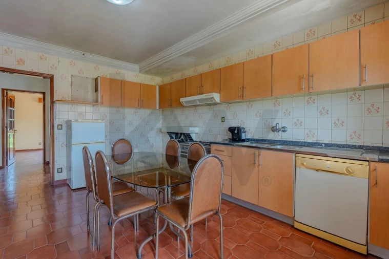 Moradia T7 para Venda em Argoncilhe Foto 8