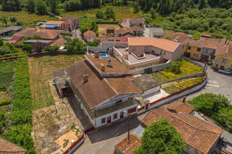 Moradia T7 para Venda em Argoncilhe Foto 1