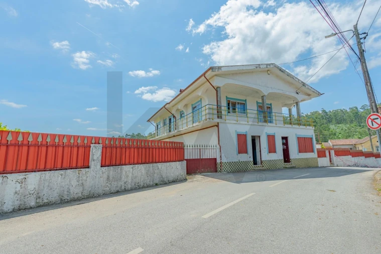 Moradia T7 para Venda em Argoncilhe Foto 2