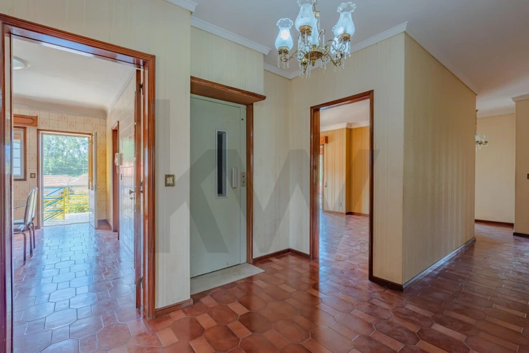 Moradia T7 para Venda em Argoncilhe Foto 12